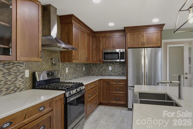 1750 10th Street Court NW, Hickory, NC 28601