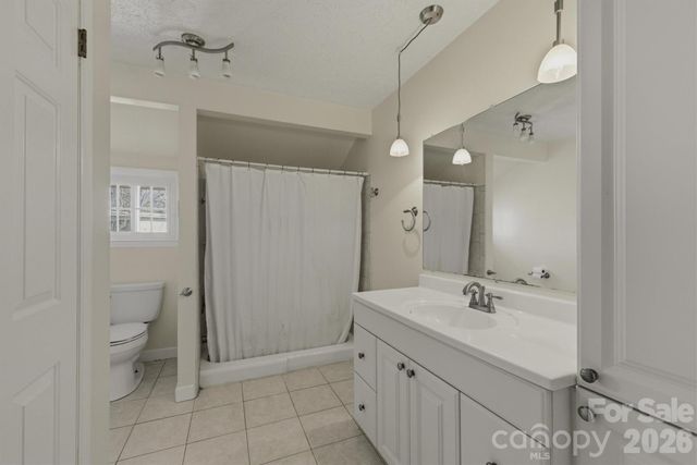 1750 10th Street Court NW, Hickory, NC 28601