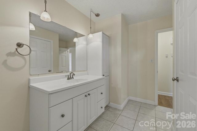 1750 10th Street Court NW, Hickory, NC 28601