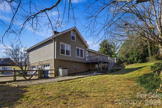 1750 10th Street Court NW, Hickory, NC 28601