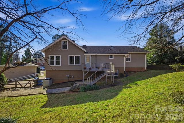 1750 10th Street Court NW, Hickory, NC 28601