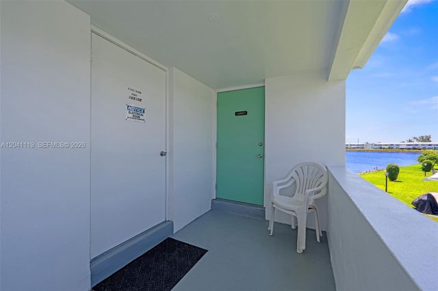 1116 Lake Ter 208, Boynton Beach, FL 33426