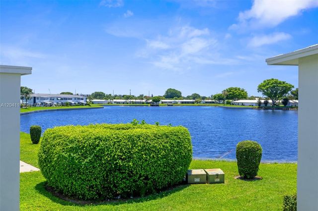 1116 Lake Ter 208, Boynton Beach, FL 33426