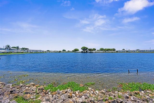 1116 Lake Ter 208, Boynton Beach, FL 33426