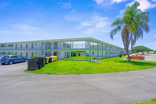 1116 Lake Ter 208, Boynton Beach, FL 33426