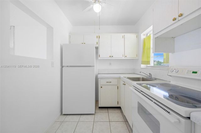 1116 Lake Ter 208, Boynton Beach, FL 33426