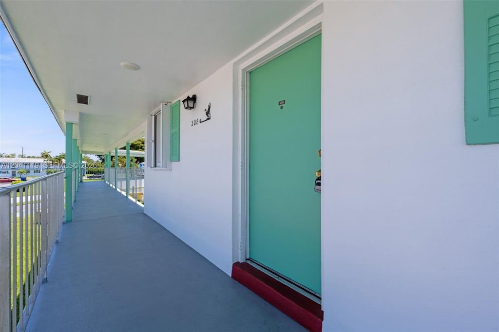 1116 Lake Ter 208, Boynton Beach, FL 33426