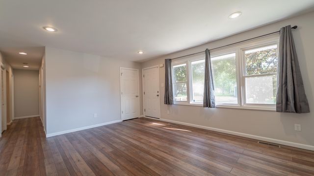 654 Nome Road, Valparaiso, IN 46385