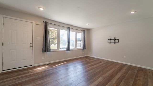 654 Nome Road, Valparaiso, IN 46385