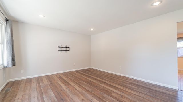 654 Nome Road, Valparaiso, IN 46385