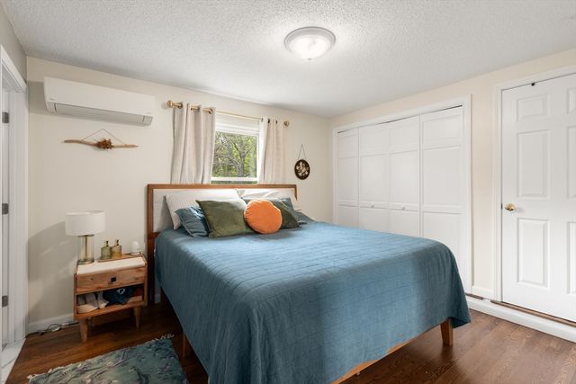 9 Debbies Ln, Barnstable, MA 02648