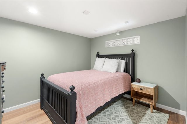 9 Debbies Ln, Barnstable, MA 02648