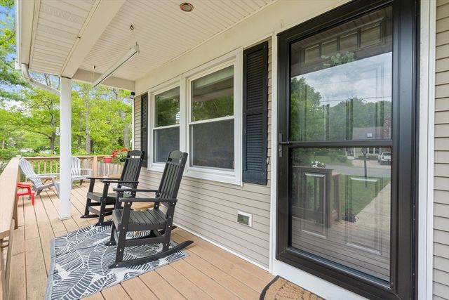 9 Debbies Ln, Barnstable, MA 02648