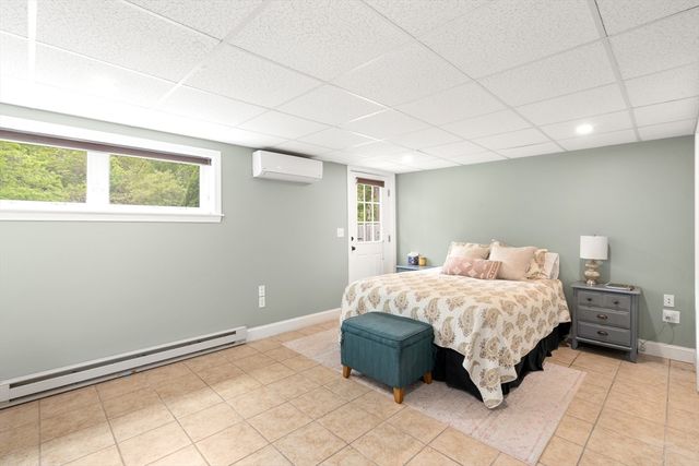 9 Debbies Ln, Barnstable, MA 02648
