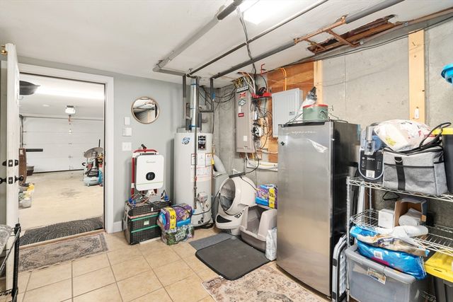9 Debbies Ln, Barnstable, MA 02648