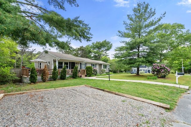 9 Debbies Ln, Barnstable, MA 02648