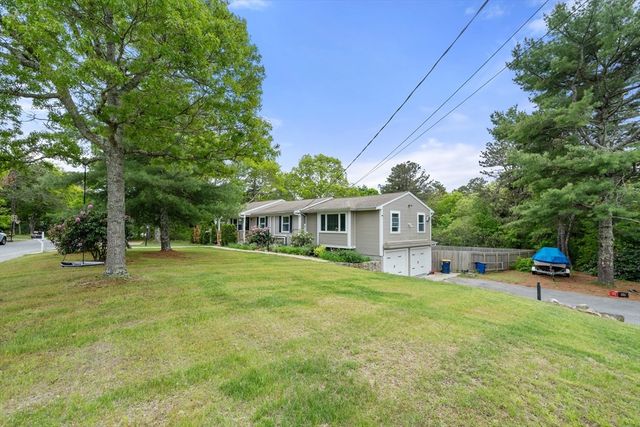 9 Debbies Ln, Barnstable, MA 02648