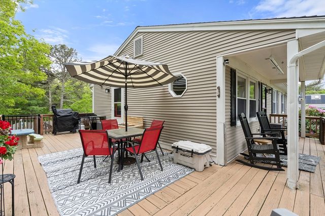 9 Debbies Ln, Barnstable, MA 02648