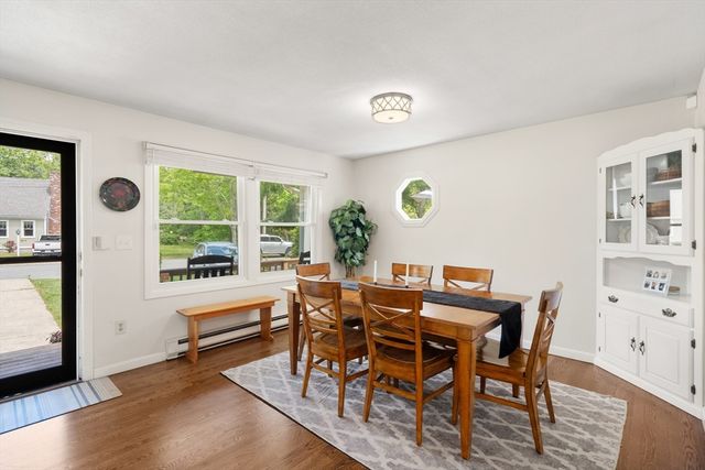 9 Debbies Ln, Barnstable, MA 02648