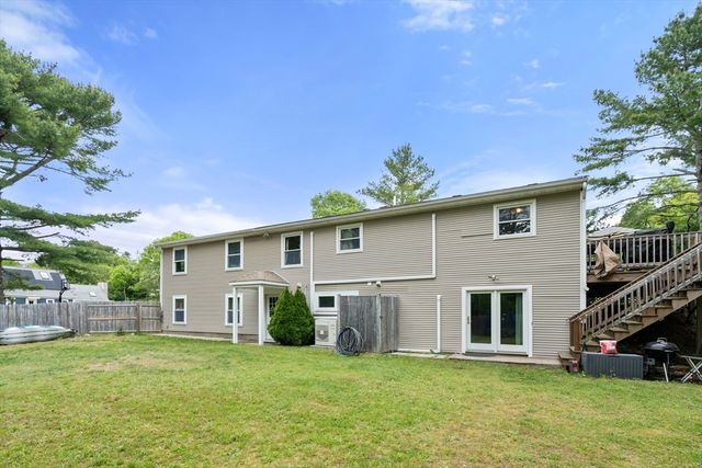 9 Debbies Ln, Barnstable, MA 02648