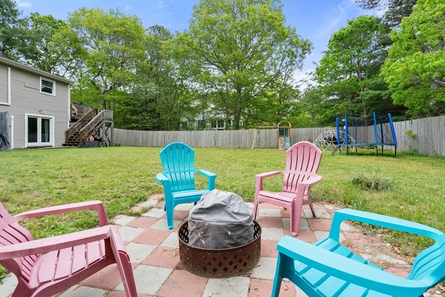 9 Debbies Ln, Barnstable, MA 02648