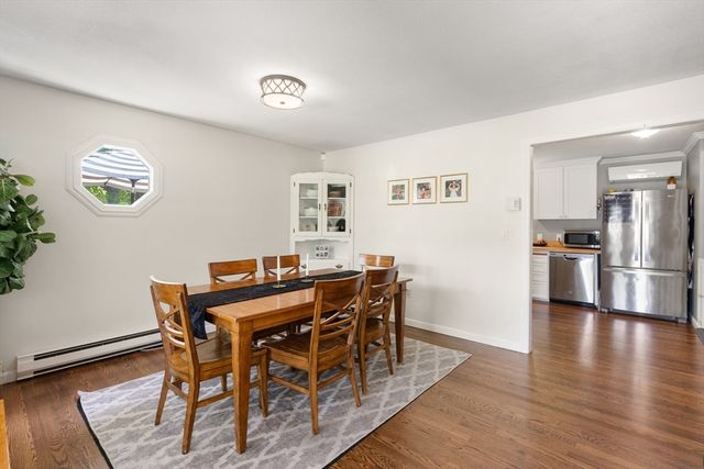 9 Debbies Ln, Barnstable, MA 02648