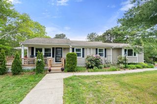 9 Debbies Ln, Barnstable, MA 02648