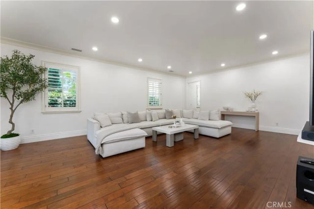 4358 Fairlawn Drive, La Canada Flintridge, CA 91011