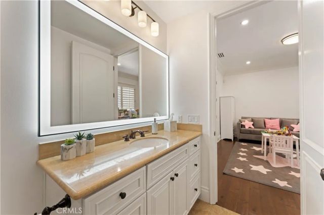4358 Fairlawn Drive, La Canada Flintridge, CA 91011