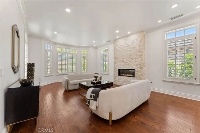 4358 Fairlawn Drive, La Canada Flintridge, CA 91011