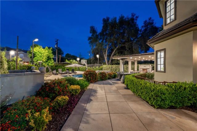 4358 Fairlawn Drive, La Canada Flintridge, CA 91011