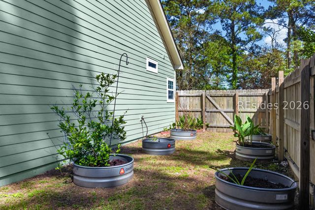 1124 Otter Cir, Beaufort, SC 29902
