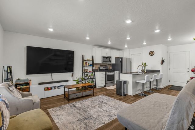 266 N PORTSIDE LN, Saratoga Springs, UT 84045