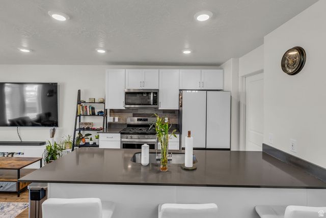 266 N PORTSIDE LN, Saratoga Springs, UT 84045