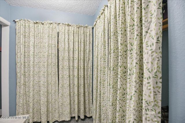 9519 N Baack RD, Hayden, ID 83835