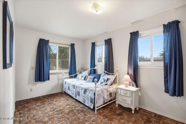 9519 N Baack RD, Hayden, ID 83835