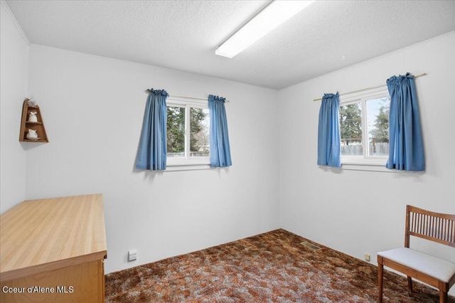 9519 N Baack RD, Hayden, ID 83835