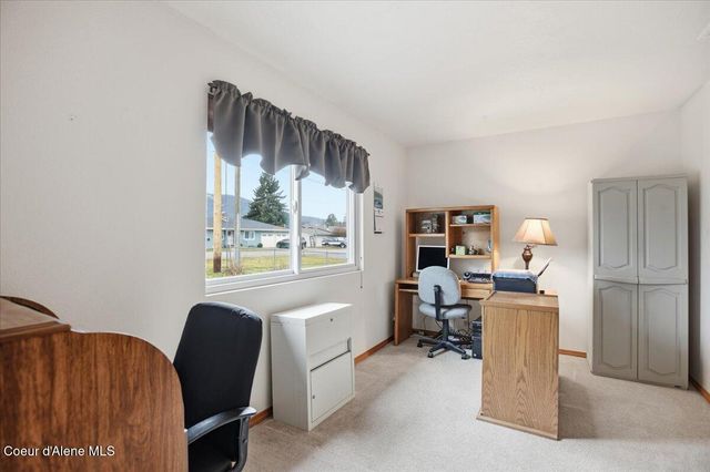 9519 N Baack RD, Hayden, ID 83835