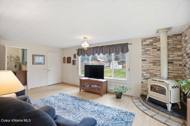 9519 N Baack RD, Hayden, ID 83835