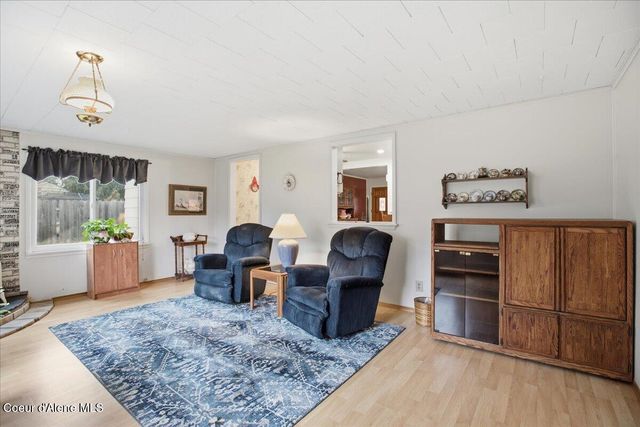 9519 N Baack RD, Hayden, ID 83835