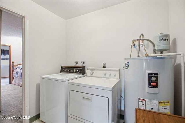 9519 N Baack RD, Hayden, ID 83835