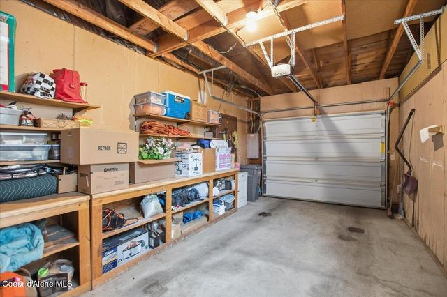 9519 N Baack RD, Hayden, ID 83835