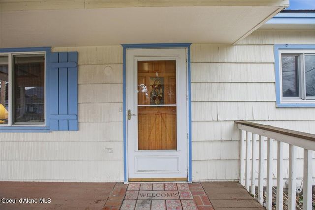 9519 N Baack RD, Hayden, ID 83835