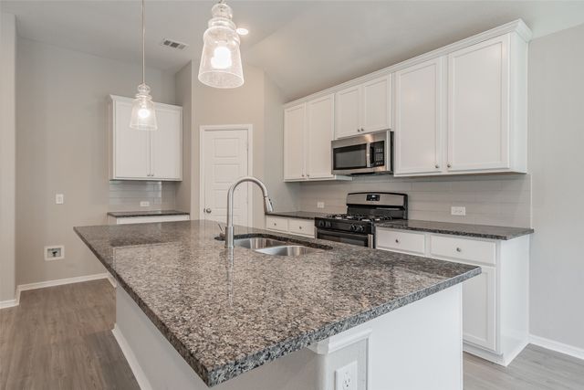 1207 Putnam Street, Mansfield, TX 76063