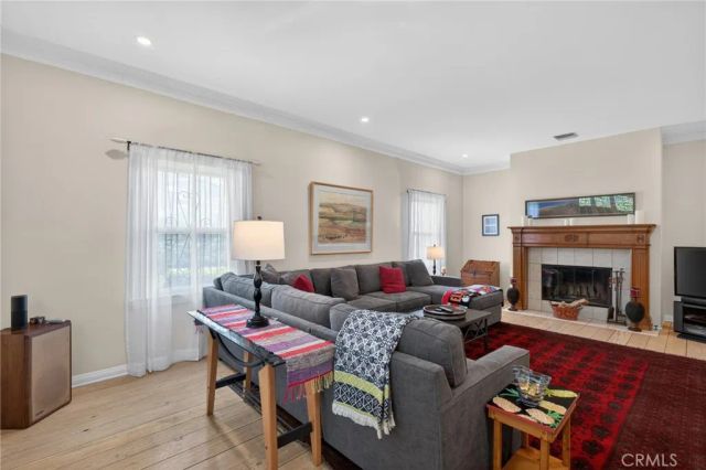 3664 Holboro, Los Angeles, CA 90027