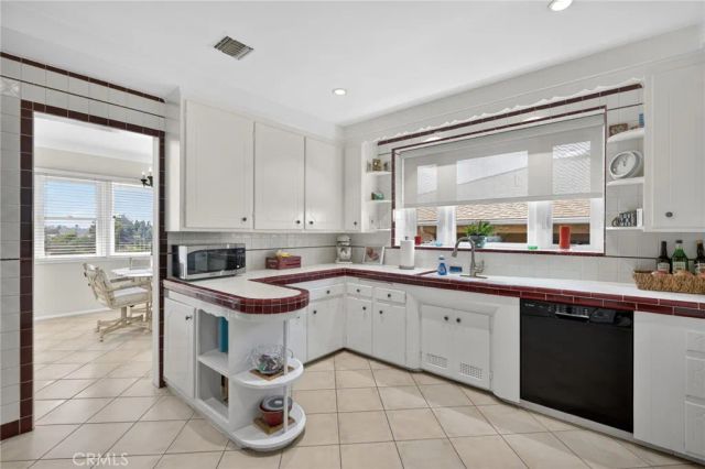 3664 Holboro, Los Angeles, CA 90027