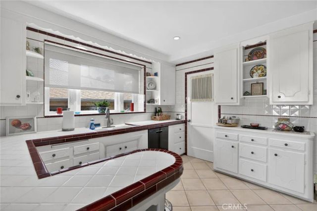 3664 Holboro, Los Angeles, CA 90027