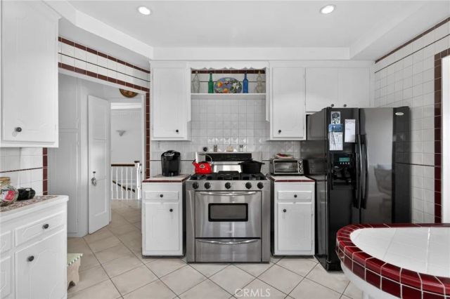 3664 Holboro, Los Angeles, CA 90027