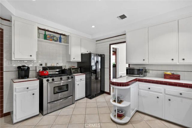 3664 Holboro, Los Angeles, CA 90027