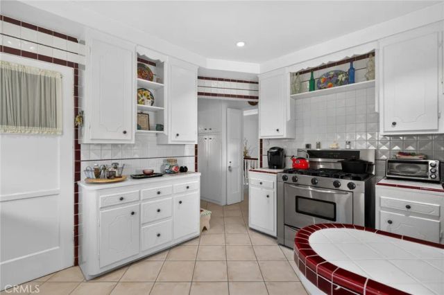 3664 Holboro, Los Angeles, CA 90027